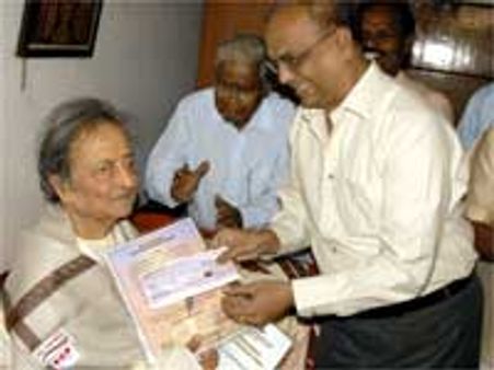 ಎಂವಿ ಕೃಷ್ಣಮೂರ್ತಿಗೆ 'ಶಾಂತಾರಾಂ' ಪ್ರಶಸ್ತಿ ಪ್ರದಾನ