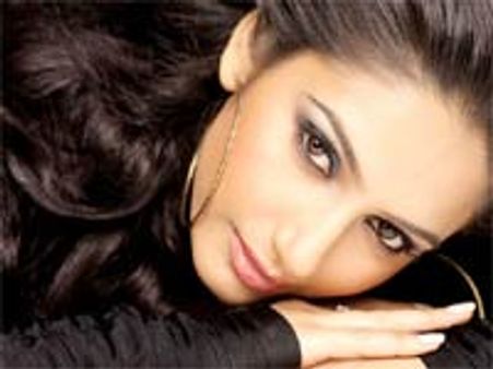 ರಿಜಿಸ್ಟ್ರಾರ್ ಕಛೇರಿಯಲ್ಲಿ ಚಿರಂಜೀವಿ ,ರಾಗಿಣಿ!