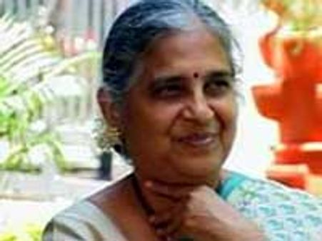 ಬಿಗಿ ಭದ್ರತೆಯಲ್ಲಿ ಸುಧಾಮೂರ್ತಿ 'ಪ್ರಾರ್ಥನೆ'