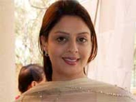 'ಕುರುಬನ ರಾಣಿ' ನಗ್ಮಾಗೆ ಕಂಕಣಬಲ