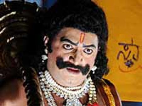 ಪೌರಾಣಿಕ ಗೆಟಪ್ ನಲ್ಲಿ ಪ್ರಕಾಶ್ ರೈ ಪ್ರಾರ್ಥನೆ