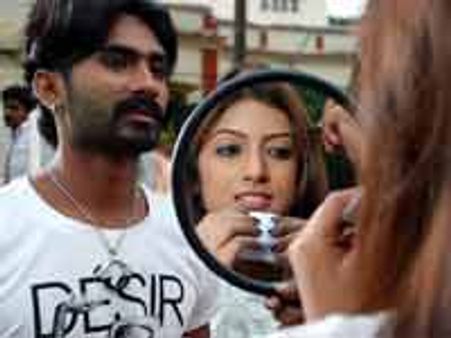 ಲಂಡನ್ ನರ್ತಕಿಯರ ಜೊತೆ ಯೋಗೀಶ್ ಹೆಜ್ಜೆ