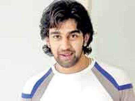 ಬೆಟ್ಟದಾಸನಪುರದಲ್ಲಿ ಚಿರು ಸಾಹಸ