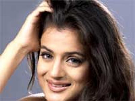 ಜೋಗಯ್ಯನ ಜೋಳಿಗೆಗೆ ನಟಿ ಅಮೀಷಾ ಪಟೇಲ್