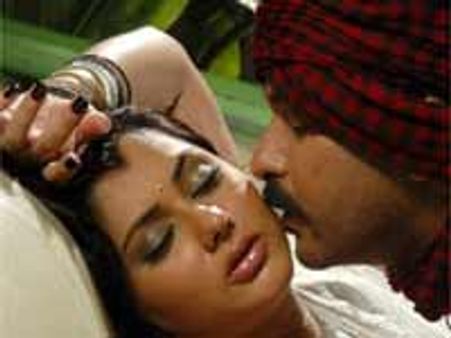 ರವಿಮಾಮನ ತೆಕ್ಕೆಯಲ್ಲಿ ನಲುಗಿದ ಹೂಗಳು