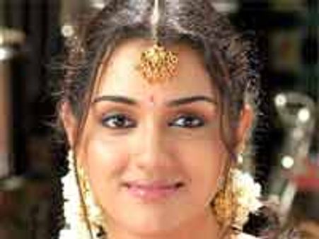 ಮೋಹನ್ ಲಾಲ್ ಜೊತೆ 'ಗಂಡೆದೆ' ನಾಯಕಿ ರಾಗಿಣಿ