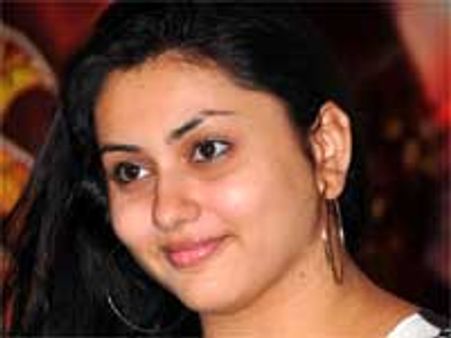 ಹಾಯ್ ಮಚ್ಚಾ ಲವ್ ಯು ಆಲ್; ನಮಿತಾ ಟ್ವೀಟ್