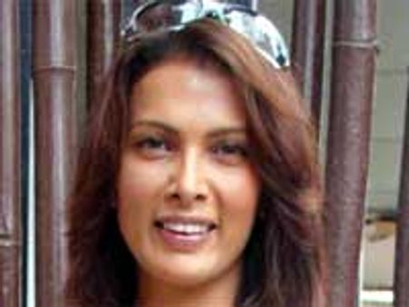 ಕಾಮಸೂತ್ರ ಸೂಪರ್ ಮಾಡೆಲ್ ಆತ್ಮಹತ್ಯೆಗೆ ಶರಣು