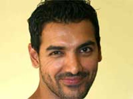 ಜಾನ್ ಅಬ್ರಹಾಂ ಪೃಷ್ಠಕ್ಕೆ ರು.10 ಕೋಟಿ ವಿಮೆ!