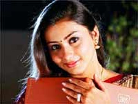 ಗಾಂಧಿನಗರಕ್ಕೆ ಮತ್ತೆ ಸೆಕ್ಸಿ ತಾರೆ ನಮಿತಾ ಎಂಟ್ರಿ