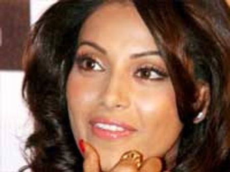 ಕೃಷ್ಣ ಸುಂದರಿ ಬಿಪಾಶಾ ಬಸುಗೆ ಬೆಂಗಳೂರು ಆಂಟಿ ಕಿಸ್