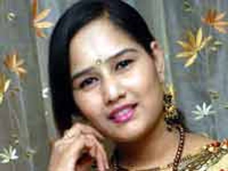 ನಿರ್ದೇಶಕನೆ ನಾಯಕ; ನಾಯಕನ ಪತ್ನಿಯೆ ನಾಯಕಿ