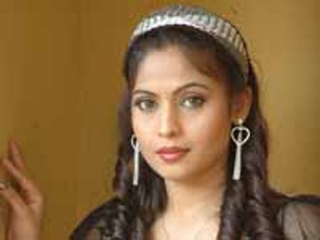 ವೇಶ್ಯಾವೃತ್ತಿ ಜಾಲದಲ್ಲಿ ಸಿಕ್ಕಿಬಿದ್ದ ಸಿನಿಮಾ ತಾರೆಯರು