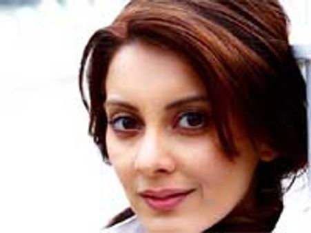 ಪೃಷ್ಠಕ್ಕೆ ವಿಮೆ ಮಾಡಿಸಲಿರುವ ಮಿನಿಶಾ ಲಾಂಬಾ