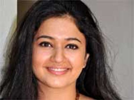 ಅಭಯ ಸಿಂಹ ಹೊಸ ಶಿಕಾರಿ ಪೂನಂ ಬಾಜ್ವ!