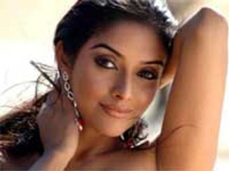 ಸೌಂದರ್ಯ ಸಾಬೂನು ಲಕ್ಸ್‌ಗೆ ಸಿಕ್ಕಿದಳು ಹೊಸ ಬ್ಯೂಟಿ