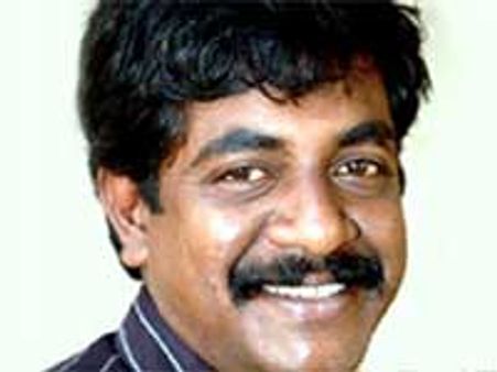 ಯೋಗರಾಜ ಭಟ್ಟರಿಗೆ ಜೋಗಿ ಮಾಡುವ ನಮಸ್ಕಾರ