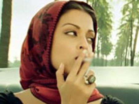 ಬಾಲಿವುಡ್ ನಟಿ ಐಶ್ವರ್ಯ ರೈ ಧೂಮಪಾನಿಯೇ!?