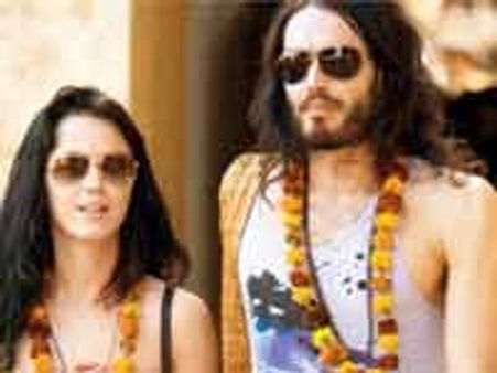 ಭಾರತದ ಆಶ್ರಮದಲ್ಲಿ ಹಾಲಿವುಡ್ ಜೋಡಿ ಸಪ್ತಪದಿ