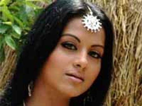 ಕೋಟೆಗೆ ಐಟಂ ರಾಣಿ ರಚನಾ ಮೌರ್ಯ ಲಗ್ಗೆ