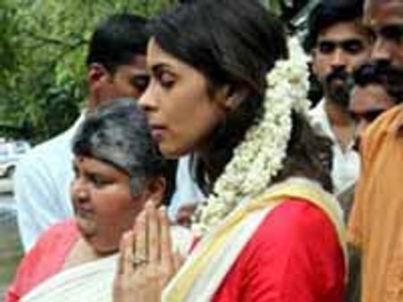 ಕೇರಳದಲ್ಲಿ ಮಲ್ಲಿಕಾ ಶೆರಾವತ್ ನಾಗಪೂಜೆ