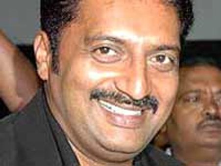 ಗಾಂಧಿನಗರದ ಹೈವೇಗೆ ಮತ್ತೆ ಮರಳಿದ ಪ್ರಕಾಶ್ ರೈ