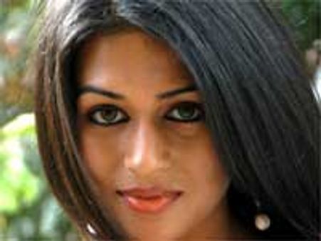 ಕನ್ನಡಕ್ಕೆ ಅಡಿಯಿಟ್ಟ ಸರಳ ಸುಂದರಿ ಶ್ರದ್ಧಾದಾಸ್