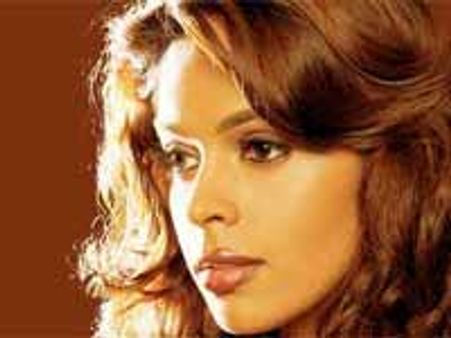 ಬಾಲಿವುಡ್ ತಾರೆ ಮಲ್ಲಿಕಾ ಶೆರಾವತ್‌ಗೆ ನಾಗದೋಷ!