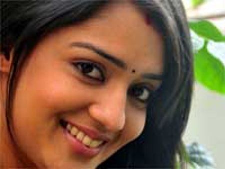 'ಬೆಳಗಾಂ'ಗೆ ಬಂದಿಳಿದ ಬೆಳದಿಂಗಳ ಬಾಲೆ ನಿಖಿತಾ