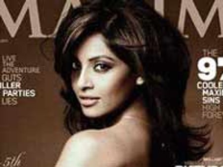 ಕೃಷ್ಣ ಸುಂದರಿ ಬಿಪಾಶಾ ಬಸು 'ಅರ್ಧ ಕುಂಭ' ದರ್ಶನ