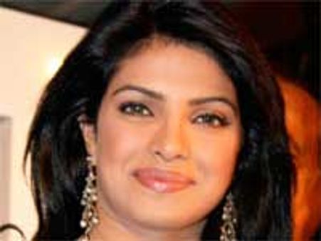 ವಯಸ್ಕರ ಚಿತ್ರದಲ್ಲಿ ಜಾನ್ ಅಬ್ರಹಾಂ, ಪ್ರಿಯಾಂಕಾ!