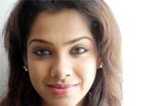 ಬೈಕ್‌ನಿಂದ ಬಿದ್ದು ಗಾಯಗೊಂಡ ಸಿನಿಮಾ ತಾರೆ ಸಂಧ್ಯಾ