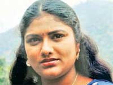 ತಮಿಳು ಸಿನಿ ತಾರೆ ಶೋಭನಾ ನೇಣಿಗೆ ಶರಣು