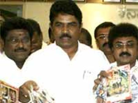 ಫಿಲಂ ಚೇಂಬರ್‌ನಲ್ಲಿ ನಕಲಿ ಸಿಡಿಗಳ ಮಾರಣಹೋಮ