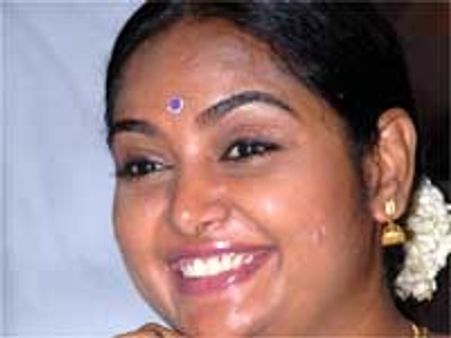 ಕಾರು ಅಪಘಾತ; ನಟಿ ಶ್ರುತಿ ಪ್ರಾಣಾಪಾಯದಿಂದ ಪಾರು