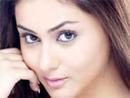 ಬೆಂಕಿ ಬಿರುಗಾಳಿಯಾಗಿ ನಮಿತಾ, ಸಲೋನಿ ಎಂಟ್ರಿ