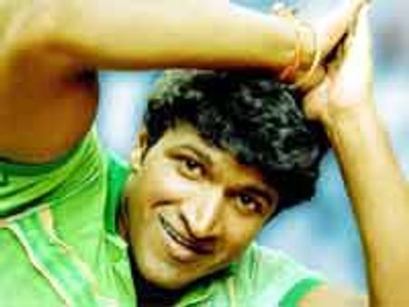 ಅಪ್ಪನ ಹಾದಿಯಲ್ಲಿ ಅಪ್ಪು; ಯೋಗಾಸನಕ್ಕೆ ಶರಣು