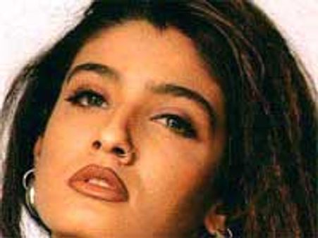 ರವೀನಾ ಟಂಡನ್ ಜತೆ ಅಮಿತಾಬ್ ಬಚ್ಚನ್ ರೊಮ್ಯಾನ್ಸ್