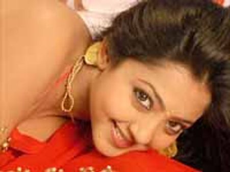 ಪುನೀತ್ ಪರಮಾತ್ಮ ಅಪ್ಪಿಕೊಂಡ ಐಂದ್ರಿತಾ ರೇ, ರಮ್ಯಾ