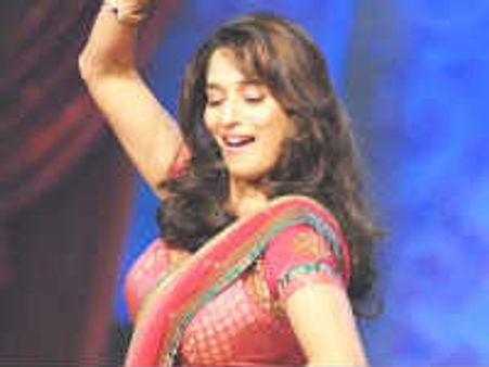 ಇಂದಿಗೂ ಮಾಧುರಿ ಧಕ್ ಧಕ್ ಕರನೆ ಲಗಾ