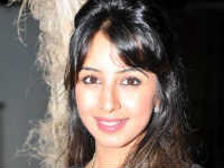 ಗಂಡ ಹೆಂಡತಿ ಸಂಜನಾ ಟಾಪ್‌ಲೆಸ್ ಸುದ್ದಿ ಬೇಸ್ ಲೆಸ್!