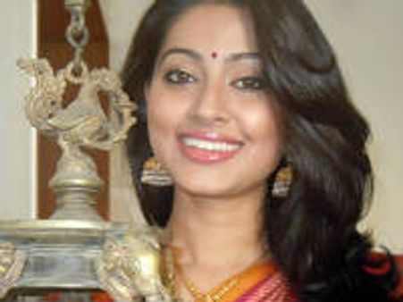 ದಕ್ಷಿಣ ಧ್ರುವದಿಂದ ಉತ್ತರ ಧ್ರುವಕೆ ತಾರೆ ಸ್ನೇಹಾ