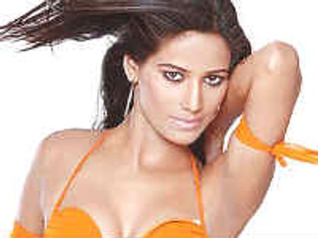 ಪೂನಂ ಪಾಂಡೆ ಈಗ 'ಅಪಾಯದ ಖಿಲಾಡಿ'