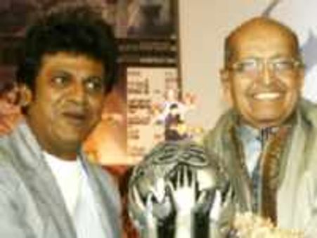 ಏಕಾಂಗಿಯಾಗಿ ಏನೂ ಮಾಡಲು ಸಾಧ್ಯವಿಲ್ಲ: ಶಿವಣ್ಣ