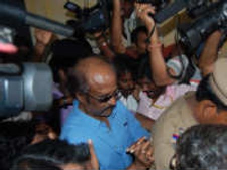 ತಮಿಳುನಾಡಿನಲ್ಲಿ ಕನ್ನಡತಿಗೆ ಓಟು ಹಾಕಿದ ರಜನಿಕಾಂತ್!