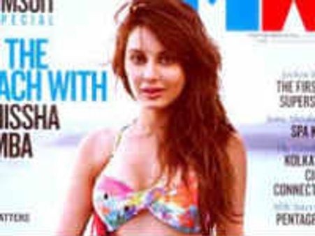 ಬಿಕಿನಿಯಲ್ಲಿ ಮಿನಿಷಾ ಲಾಂಬಾ ಸೌಂದರ್ಯ ಅನಾವರಣ