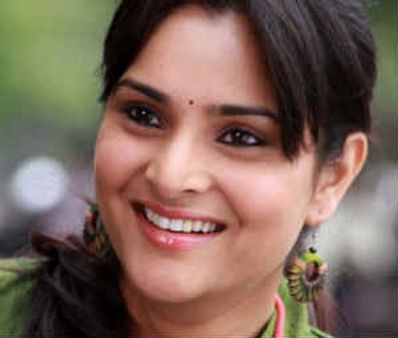 ಸಿದ್ದಲಿಂಗು ಕೈಹಿಡಿದ ಗೋಲ್ಡನ್ ಗರ್ಲ್ ರಮ್ಯಾ