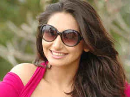 ಶಿವಣ್ಣನ ಜೊತೆ ಛಾನ್ಸ್ ಗಿಟ್ಟಿಸಿದ ರಾಗಿಣಿ ದ್ವಿವೇದಿ