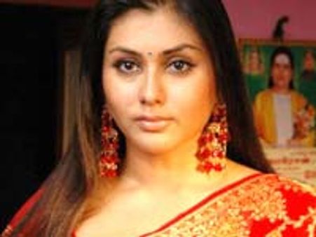 ಎದೆಭಾರ ಕುಗ್ಗಿಸಲು ನಮಿತಾ ಮಲೇಷಿಯಾ ಯಾತ್ರೆ