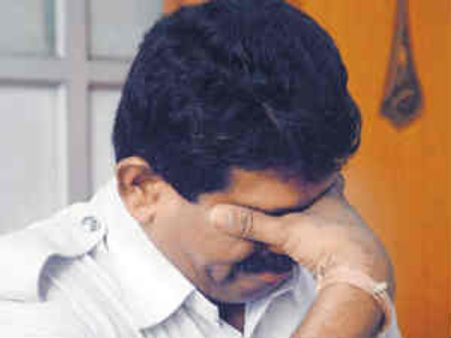 ಕಪಾಳಮೋಕ್ಷ ಮಾಡಿಸಿಕೊಂಡ ಪೇದೆಯ ಪೇಚಾಟ